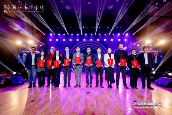 潮新闻:首届!一群爱唱歌的辅导员