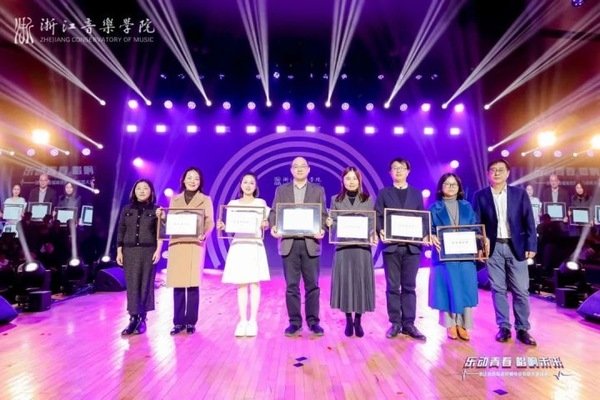 现场还为2024年度大赢家app新人