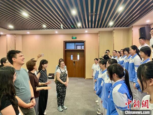 美国文化界青年代表访杭州 共话合作发
