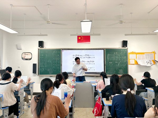 彰显青春担当 对照阅读
