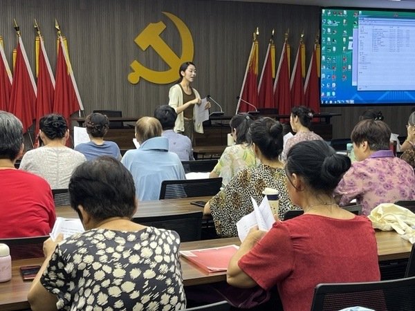 浙音“00后”入社区排好戏 《绣红旗