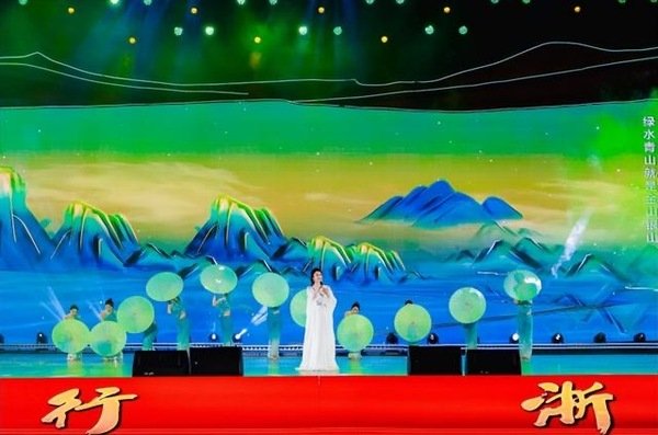 展现了浙江援建青海海西十四载