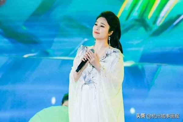 中央有关部门祝贺团