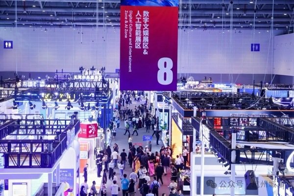 现场人潮如织