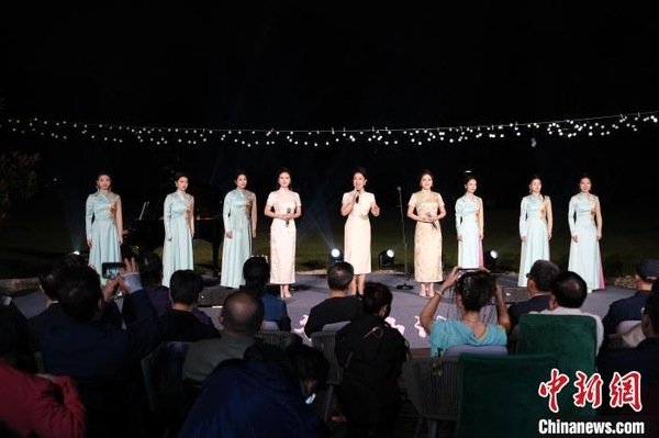 民歌与诗词共奏“音画西湖” 对照阅读