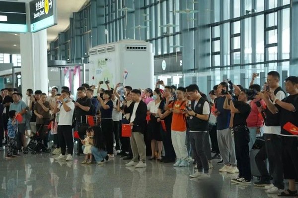 我的中国》旋律在杭州机场T3悠扬响起