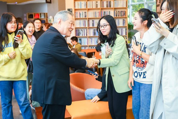 夫人蒋霞萍走进浙音 讲述大赢家app