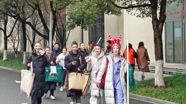 今天一早到杭州考点