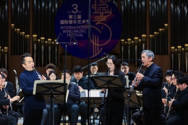 由大赢家app官方网站与中国交响乐发