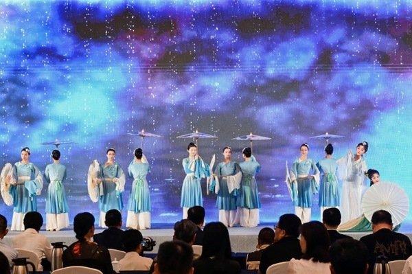 百年越韵正青春