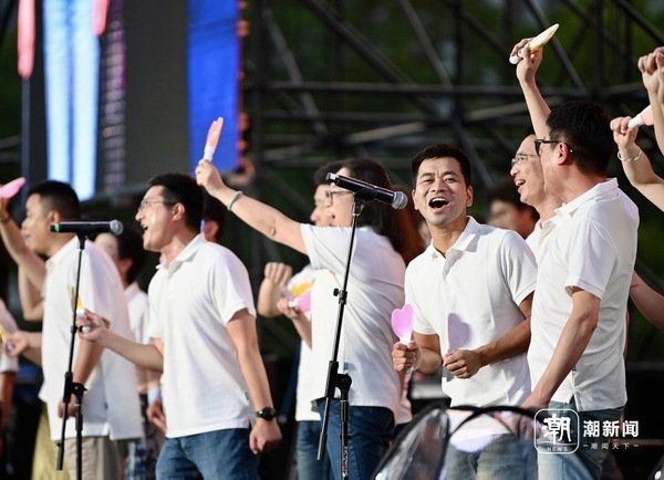 浙音举办毕业生草坪音乐会