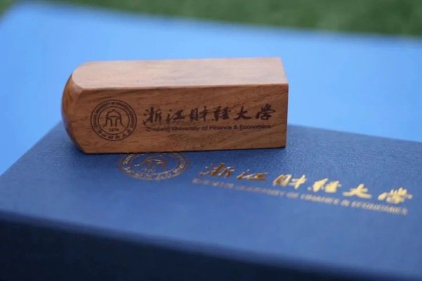 三个月后的2025届毕业典礼上