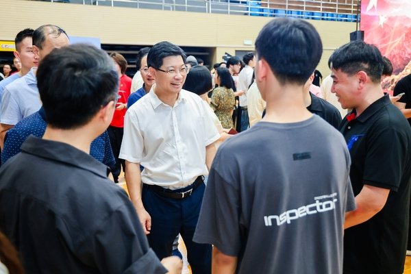 欢迎你,浙音新同学