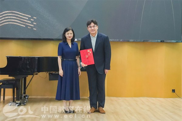 著名指挥家钱骏平担任浙音室内管弦乐团