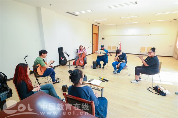 活动以“跨文化