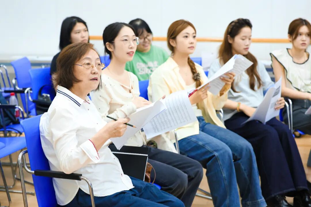 宛如一个发光的音乐盒子