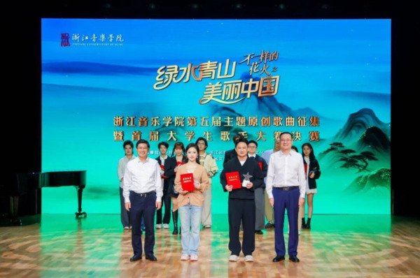藏在这些歌声里
