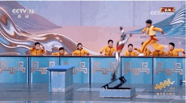 随着《富春山居图》卷轴轻启
