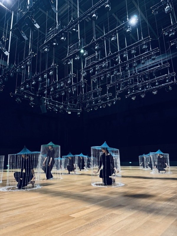 斗笠垂帘入春雨 浙音舞蹈四登央视春晚