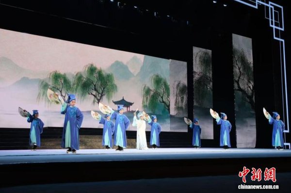 少点“饭圈”多点“出圈” 对照阅读