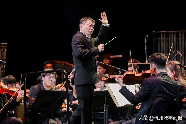 演出以“生长·绽放·远航”为意象主线