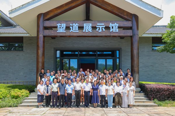 在追寻真理足迹中砥砺初心