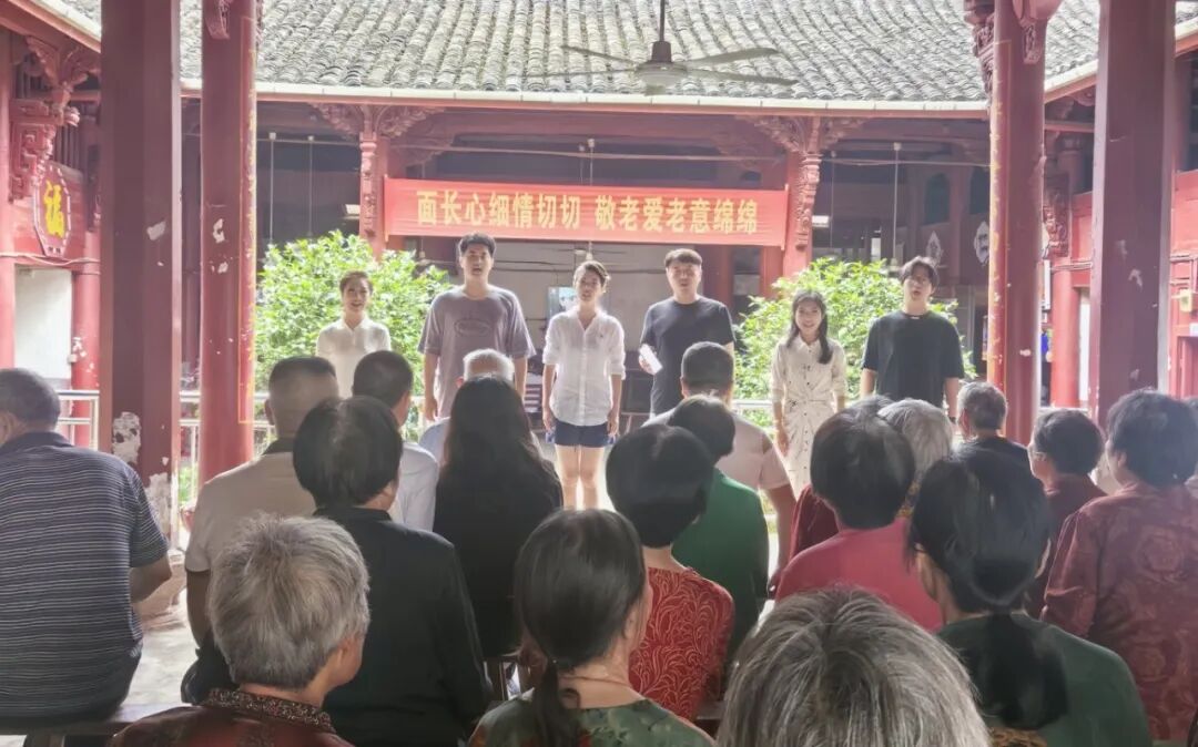 把舞台搬进麦田